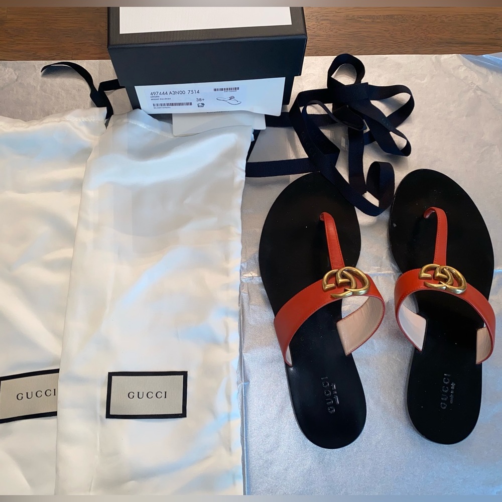 GUCCI Leather Thong Sandals With Double G